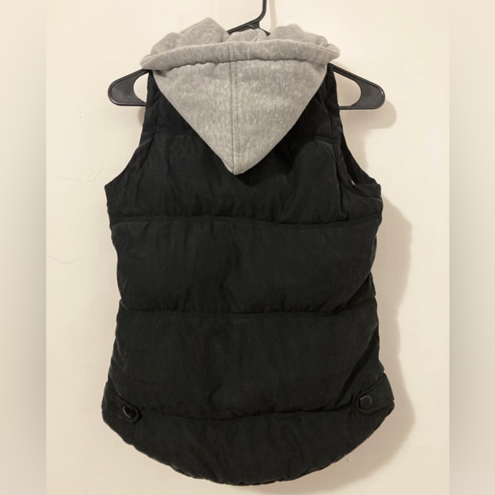 Black Sleeveless Puffer Jacket with Hood - Medium - Picture 2 of 3